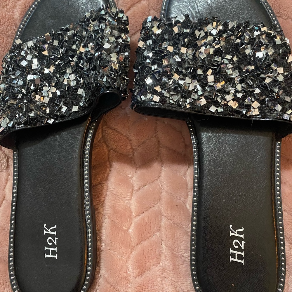 H2K Women's Black and Silver Sandals